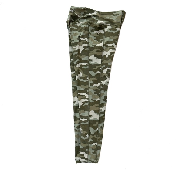 PINK Victoria's Secret Women’s Ultimate Camo Pocket Leggings - Picture 5 of 9